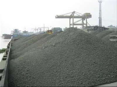 substrato da parede exterior da barragem